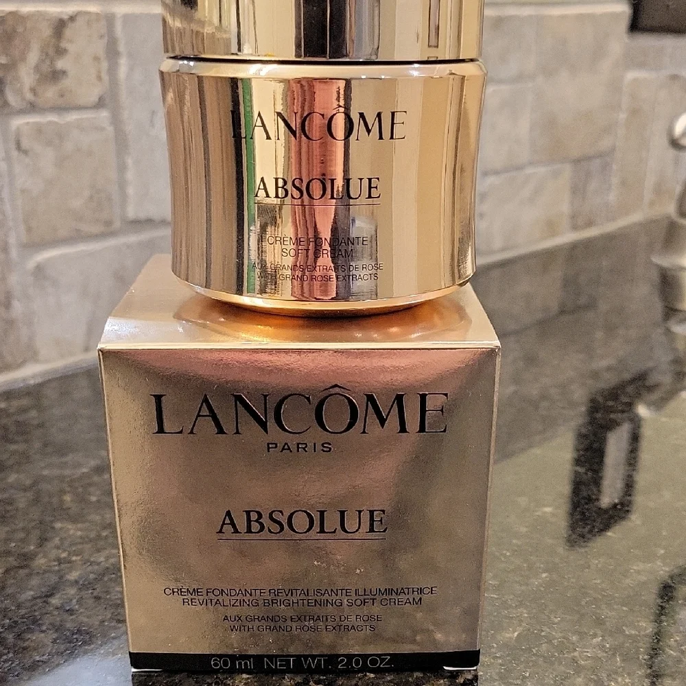 Lancome Absolue Revitalizing Brightening Soft Cream - Gold - Picture 3 of 15